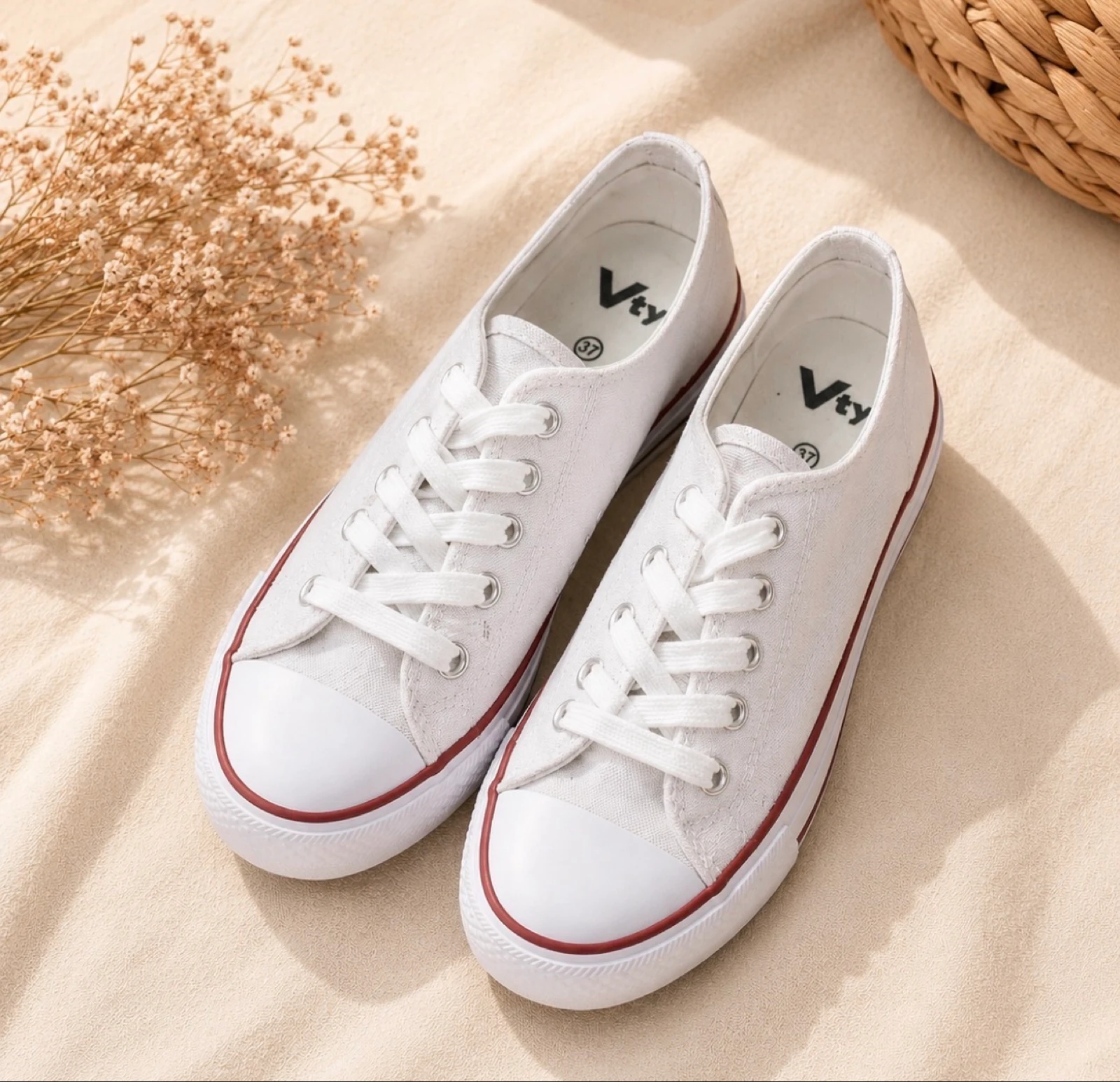 Zapatillas blancas estilo convers 